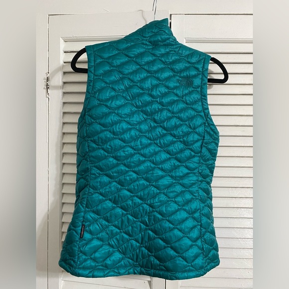 The North Face Quilted Teal Thermoball Vest - Picture 2 of 7